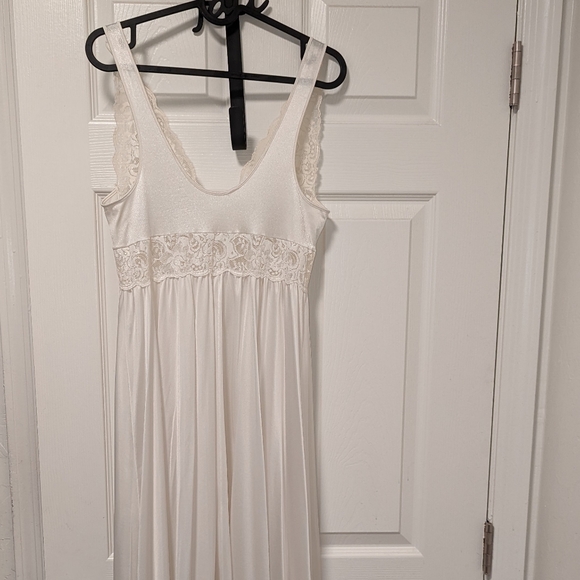 Vtg ShadowlineIvory Nightgown & Robe Set Sz S Lace Full Length. - Picture 8 of 16